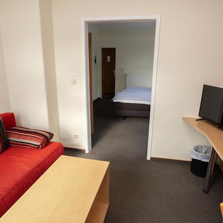 Hotel Zur Linde メルドルフ エクステリア 写真