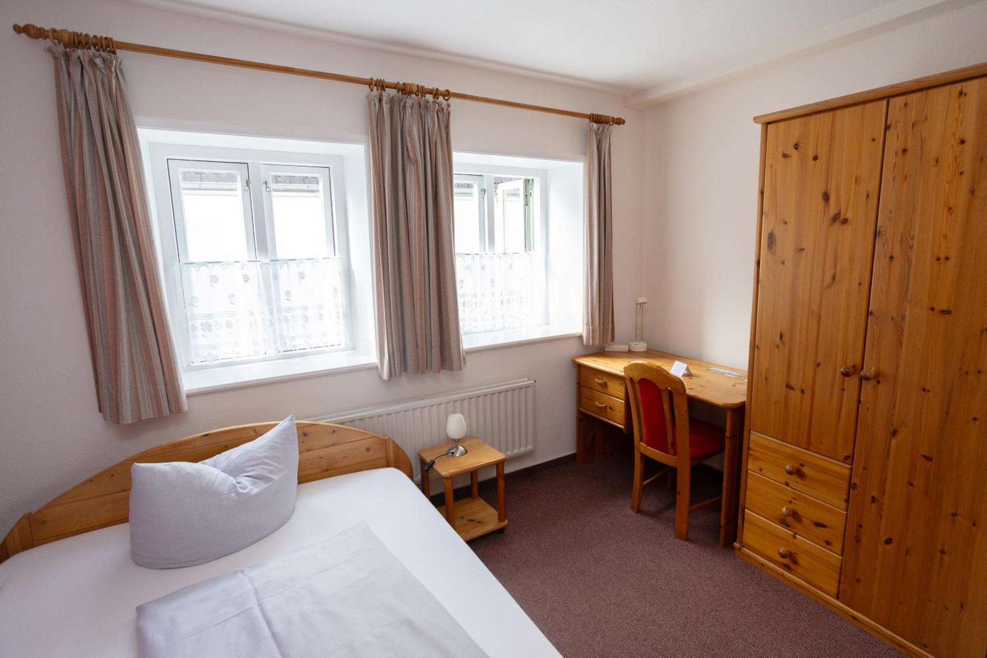 Hotel Zur Linde メルドルフ エクステリア 写真