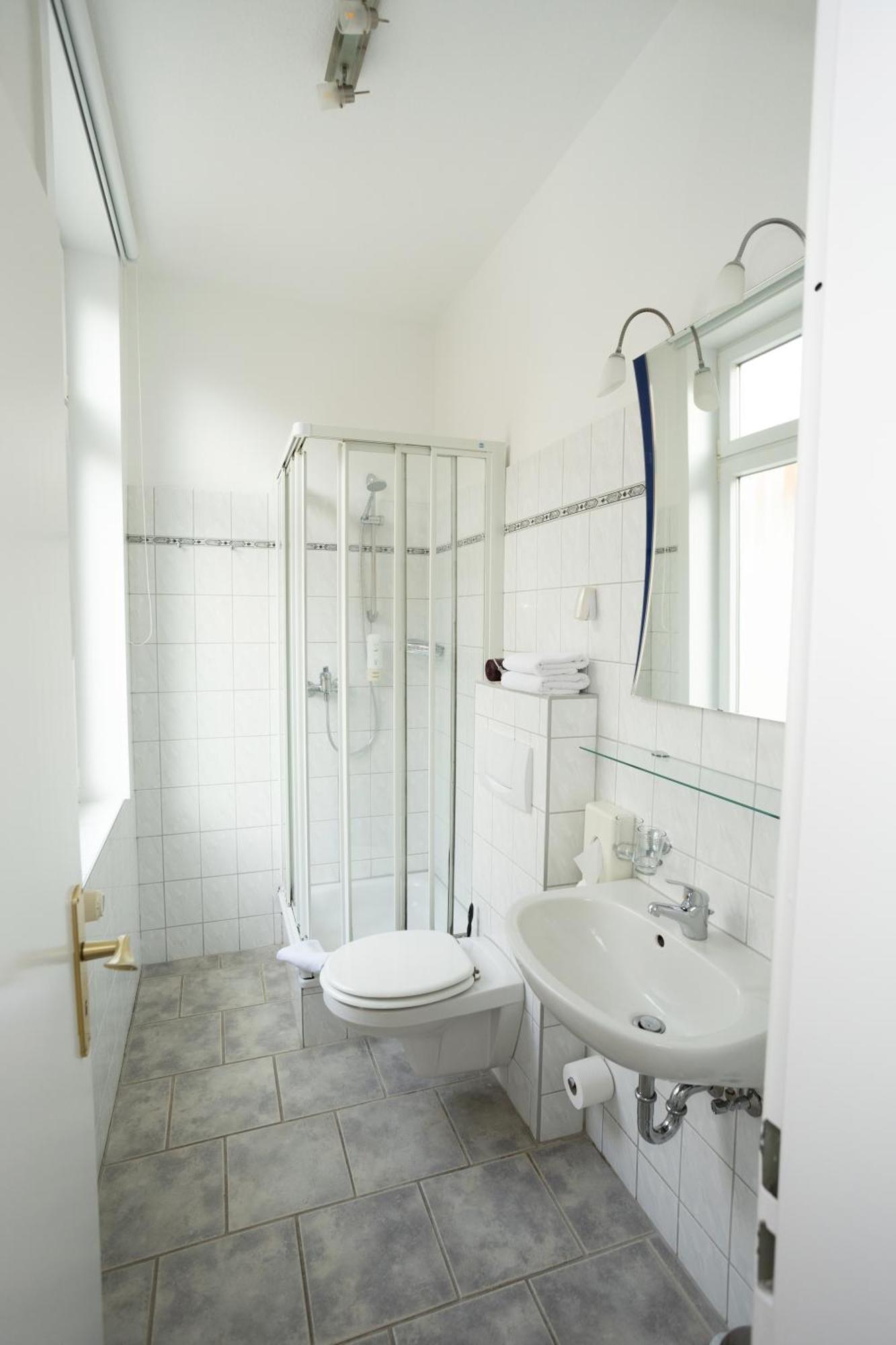 Hotel Zur Linde メルドルフ エクステリア 写真