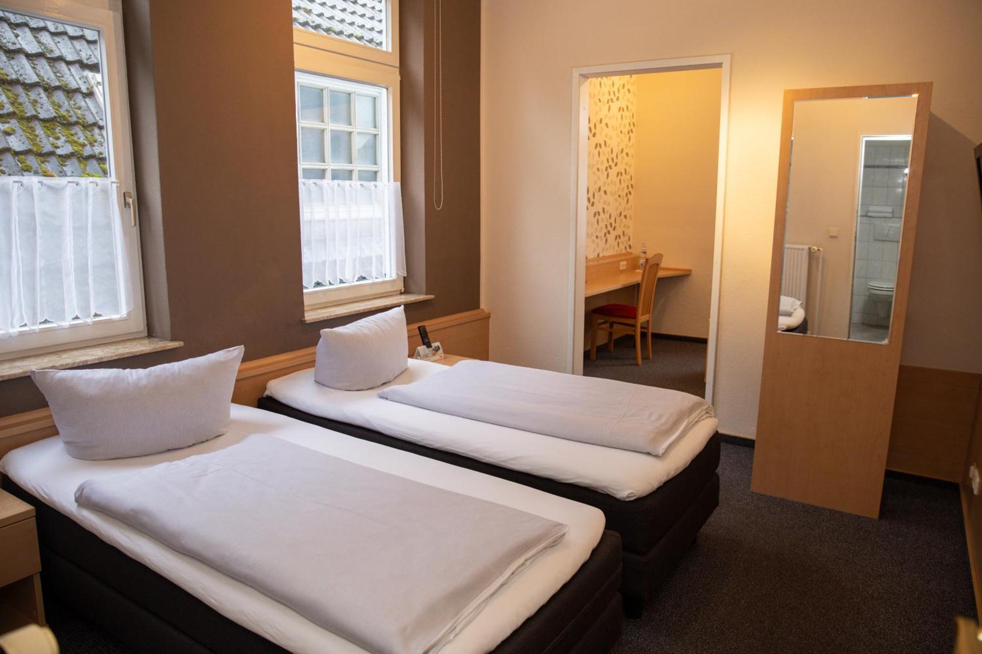 Hotel Zur Linde メルドルフ エクステリア 写真