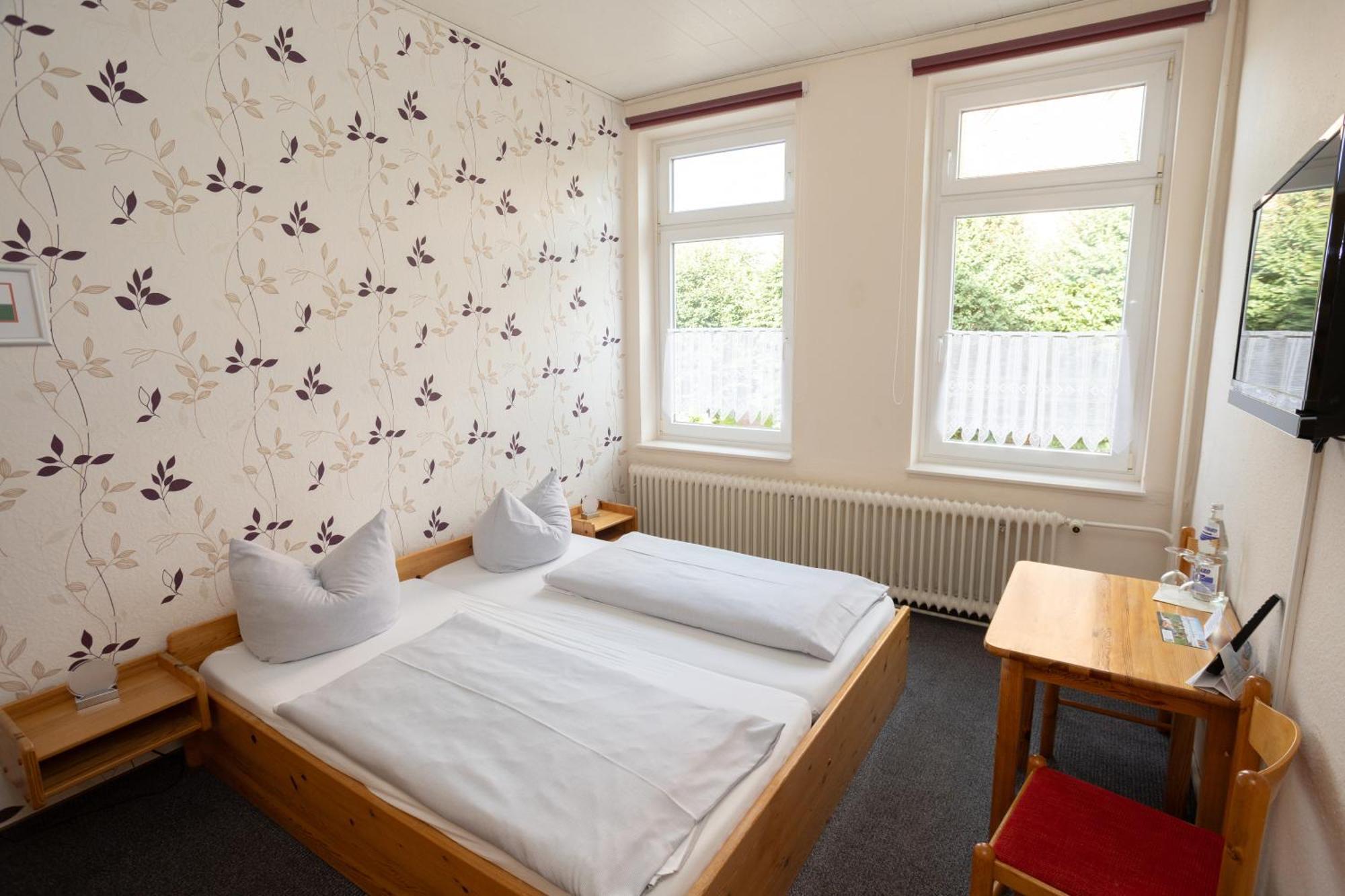 Hotel Zur Linde メルドルフ エクステリア 写真
