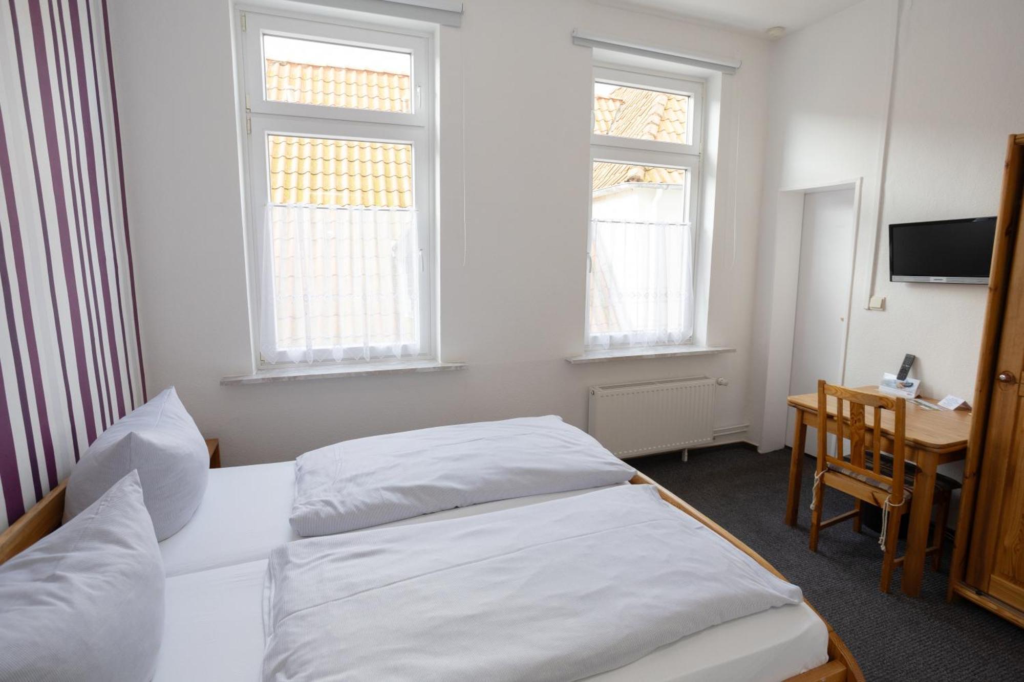 Hotel Zur Linde メルドルフ エクステリア 写真