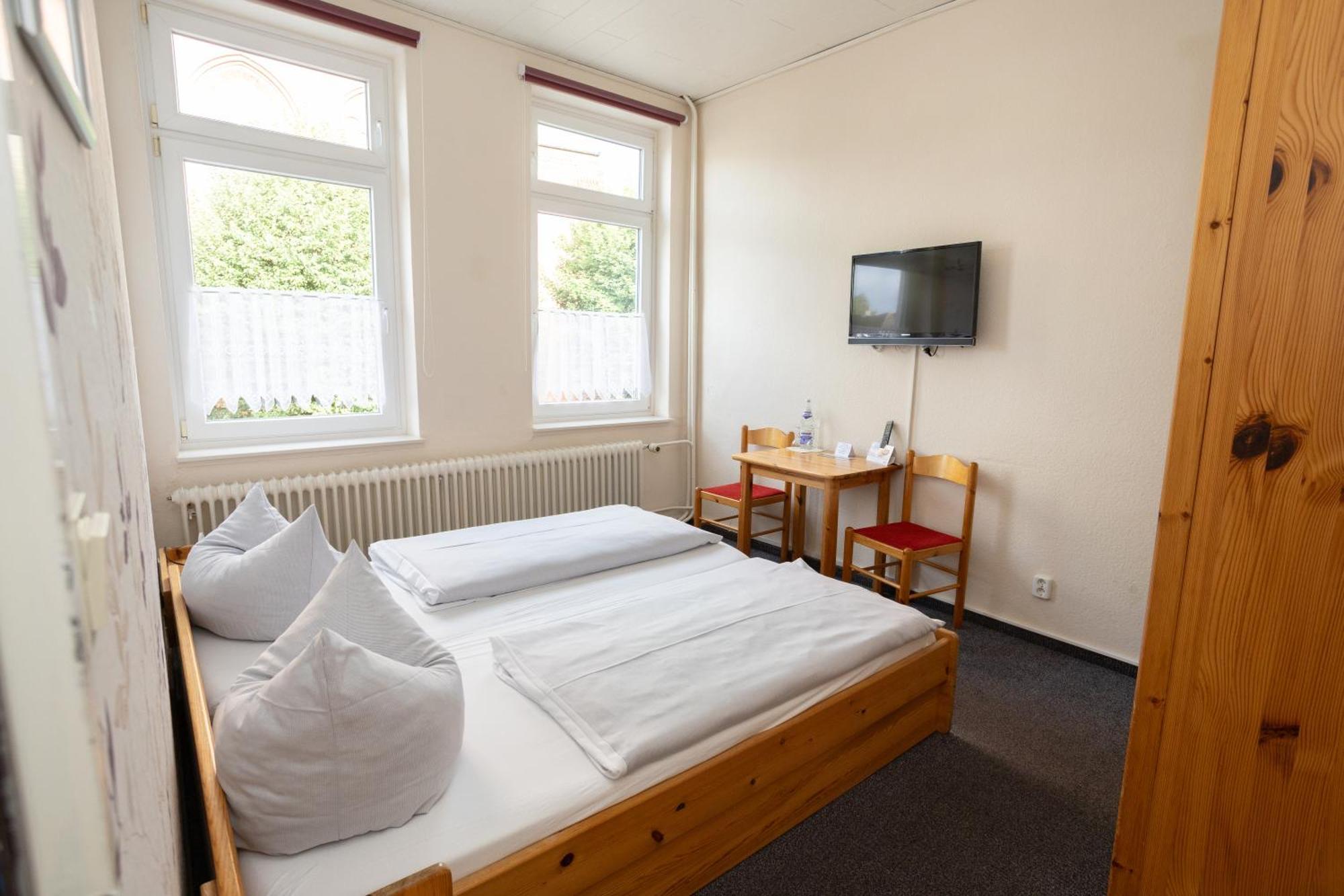 Hotel Zur Linde メルドルフ エクステリア 写真