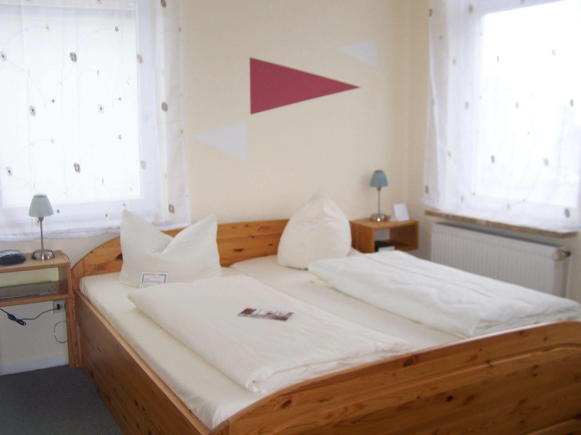 Hotel Zur Linde メルドルフ エクステリア 写真